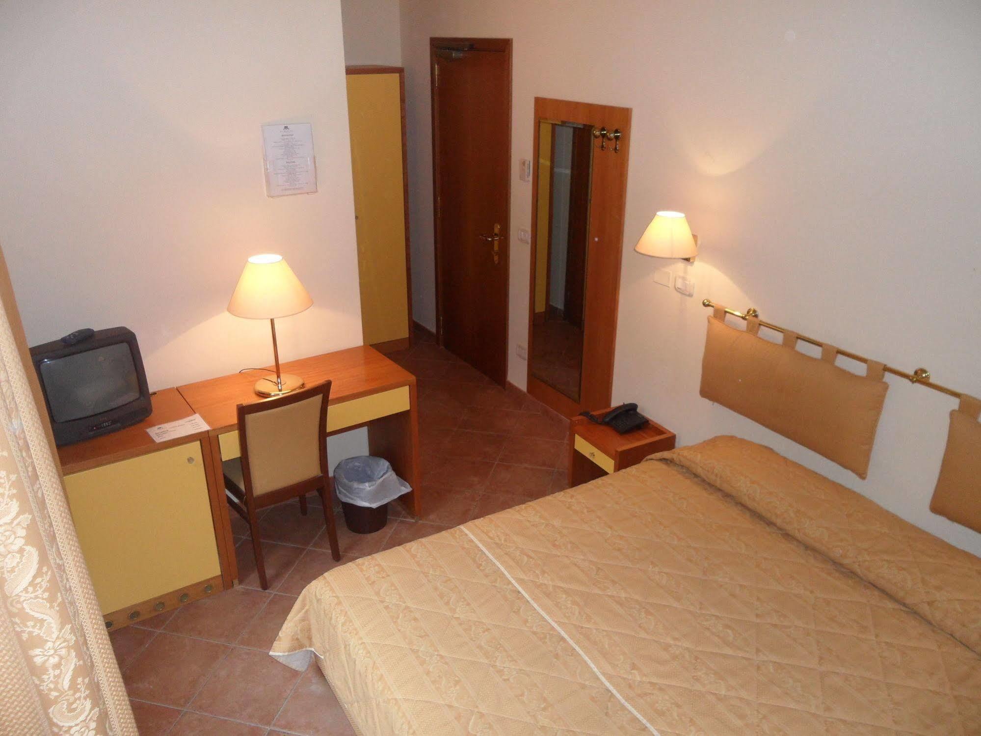 Hotel La Vedetta Livorno Exterior foto